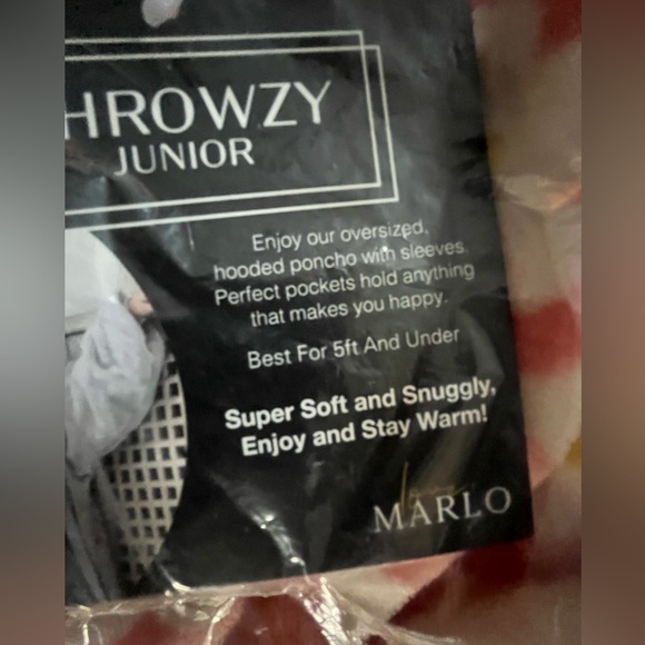 NWT THROWZY Checkerboard Daisy Wearable Hooded Oversized Throw One Size Junior - Picture 6 of 8